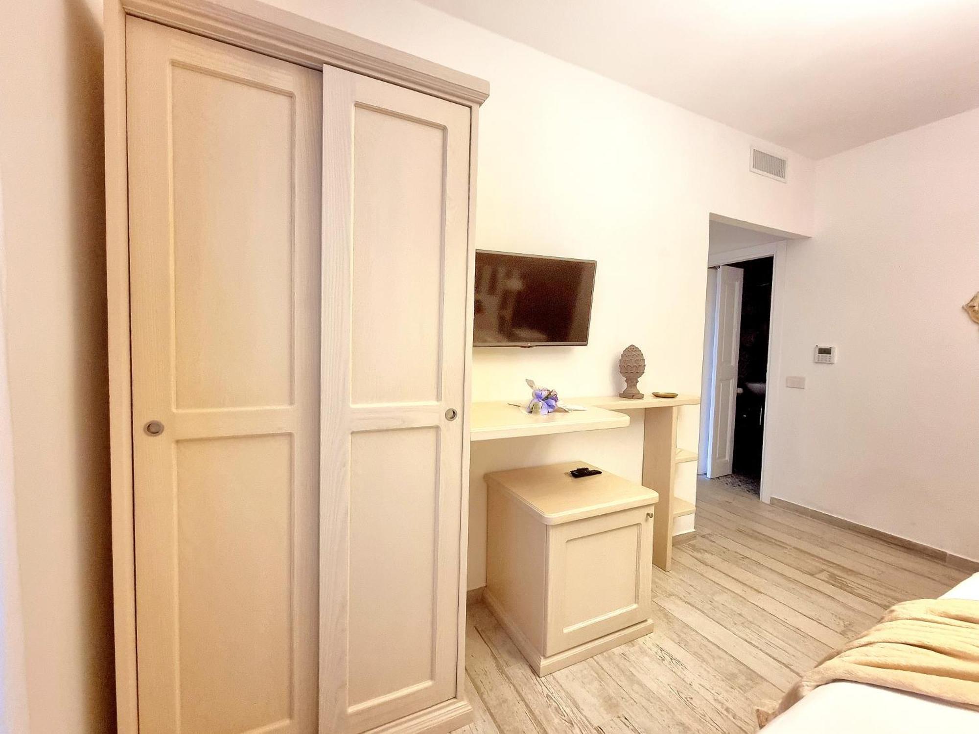 Отель Golden House Порто-Торрес Экстерьер фото